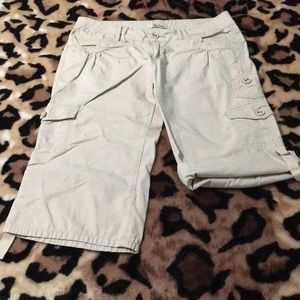Used BeBop cargo capris in khaki size 9